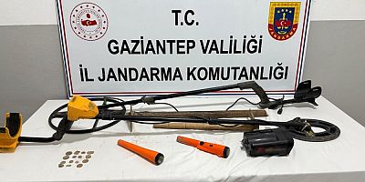 Gaziantep'te kaçak kazı yapan 2 şahıs suçüstü yakalandı: 15 adet tarihi sikke ele geçirildi