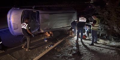 Gaziantep’te lastiği patlayan minibüs taklalar atarak devrildi: 2 ölü, 8 yaralı