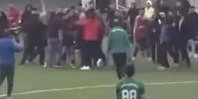 Gaziantep'te maçta utanç görüntüleri! Sahada meydan savaşı