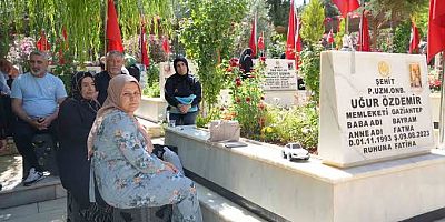 Gaziantep'te mezarlıklar ve şehitlikler Arefe günü doldu taştı