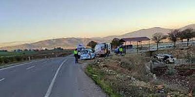 Gaziantep'te Otomobil Şarampole Uçtu, 3 Kişi Ölümden Döndü