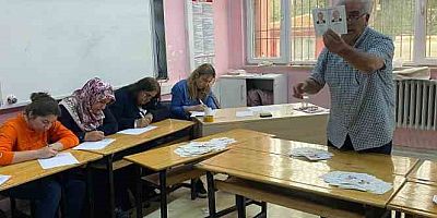 Gaziantep'te oy verme bitti sayım başladı
