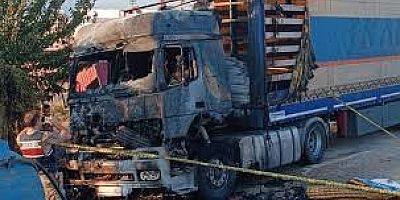 Gaziantep’te park halindeki 2 TIR yandı