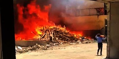 Gaziantep'te, sokakta bırakılan odunlar yandı