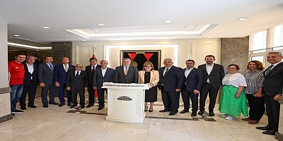 GENÇLİK VE SPOR BAKANI BAK, BAŞKAN ŞAHİN’İ ZİYARET ETTİ