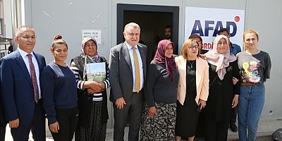 Gençlik ve Spor Bakanı Bak Gaziantep'te Depremzedeleri Ziyaret Etti