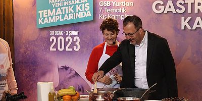 Gençlik ve Spor Bakanı Kasapoğlu, Gastronomi Kampı'nda kestane aşı pişirdi