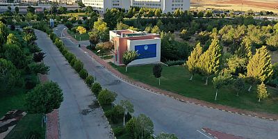 GİBTÜ, Bilim Dünyasında Yine Sahneye Çıktı: ICEEECS 2025 Başarıyla Tamamlandı