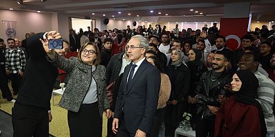 GİBTÜ Gençlik Buluşmaları’na Gençlerden Yoğun İlgi: Başkan Şahin İlk Programda Öğrencilerle Bir Araya Geldi