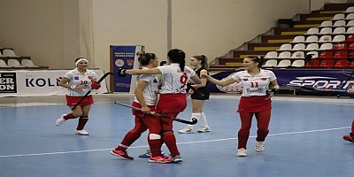 Hokeyin Sultanları Türkiye Finaline Yükseldi