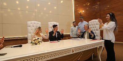 İŞİTME ENGELLİ ÇİFTİN NİKÂHINI BAŞKAN TAHMAZOĞLU KIYDI