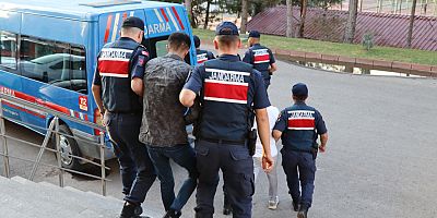 Jandarma, Göçmen Kaçakçısı Organizatörleri Suçüstü Yakaladı