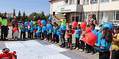 Jandarma Mobil Trafik Eğitim Aracı Öğrencilerle Buluştu