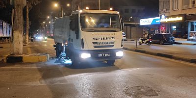 Nizip Belediyesi ekipleri görev başında .