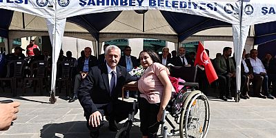 Şahinbey Belediyesi 127 adet akülü ve manuel tekerlekli sandalye dağıttı