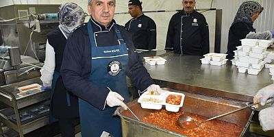 Şahinbey Belediyesi'nden 100 bin kişiye yemek hizmeti