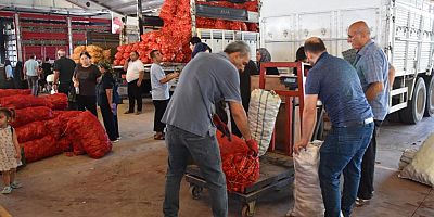 Şahinbey Belediyesi’nin 'Üreticiden Tüketiciye Tarla Fiyatına' projesine vatandaşlardan tam not