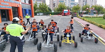 ŞAHİNBEY BELEDİYESİ ÖĞRENCİLERE TRAFİK BİLİNCİ AŞILIYOR