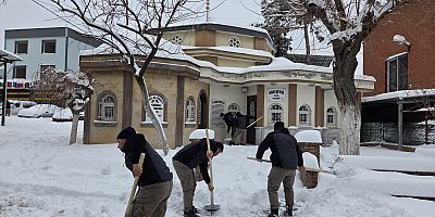 Şehitkamil’de Camiler İbadete Hazır: Kar Temizliği Tamamlandı