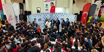 Şehitkamil’de Çocuklara Spor Çağrısı: Umut Yılmaz ve Burak Yılmaz Sahadaydı