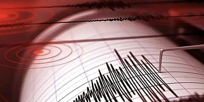 Son Dakika: Deprem oldu, halk sokağa döküldü