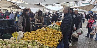 Tahmazoğlu, semt pazarı esnafını ziyaret etti