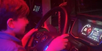 Tır kullanan 7 yaşındaki Çınar yürekleri ağza getirdi