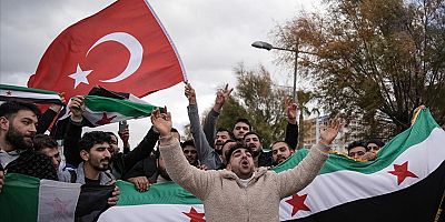 Türkiye'de yaşayan Suriyeliler Esed rejiminin devrilmesini kutladı
