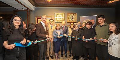 Türkiye’nin ilk divani hat tekniği ile yazılan Esma-i Hüsna sergisi açıldı