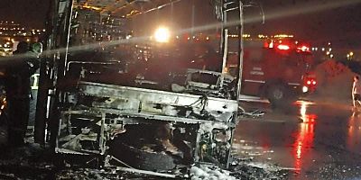 Yolcu otobüsü alev topuna döndü